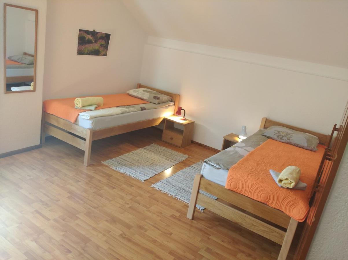 Rooms "Nada Zunic" Knin Exteriör bild